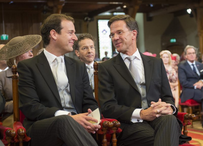2015-09-15 12:09:46 DEN HAAG - Premier Mark Rutte (R) en vice-premier Lodewijk Asscher op Prinsjesdag in de Ridderzaal voorafgaand aan de troonrede van koning Willem-Alexander. ANP POOL TOUSSAINT KLUITERS