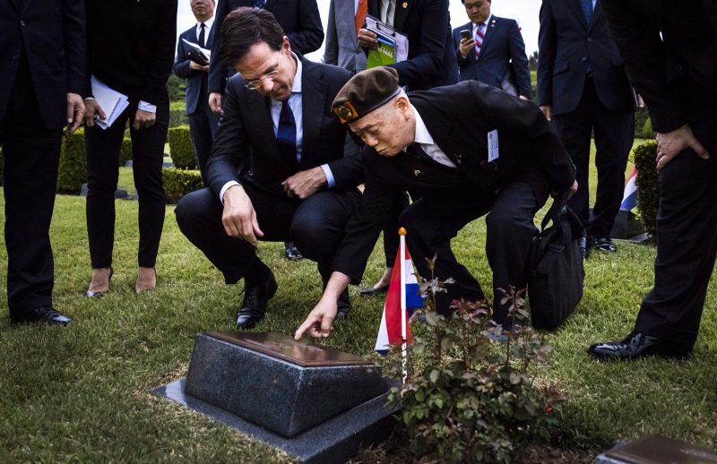 Handelsmissie Rutte Zuid-Korea: Ceremonie VN-begraafplaats