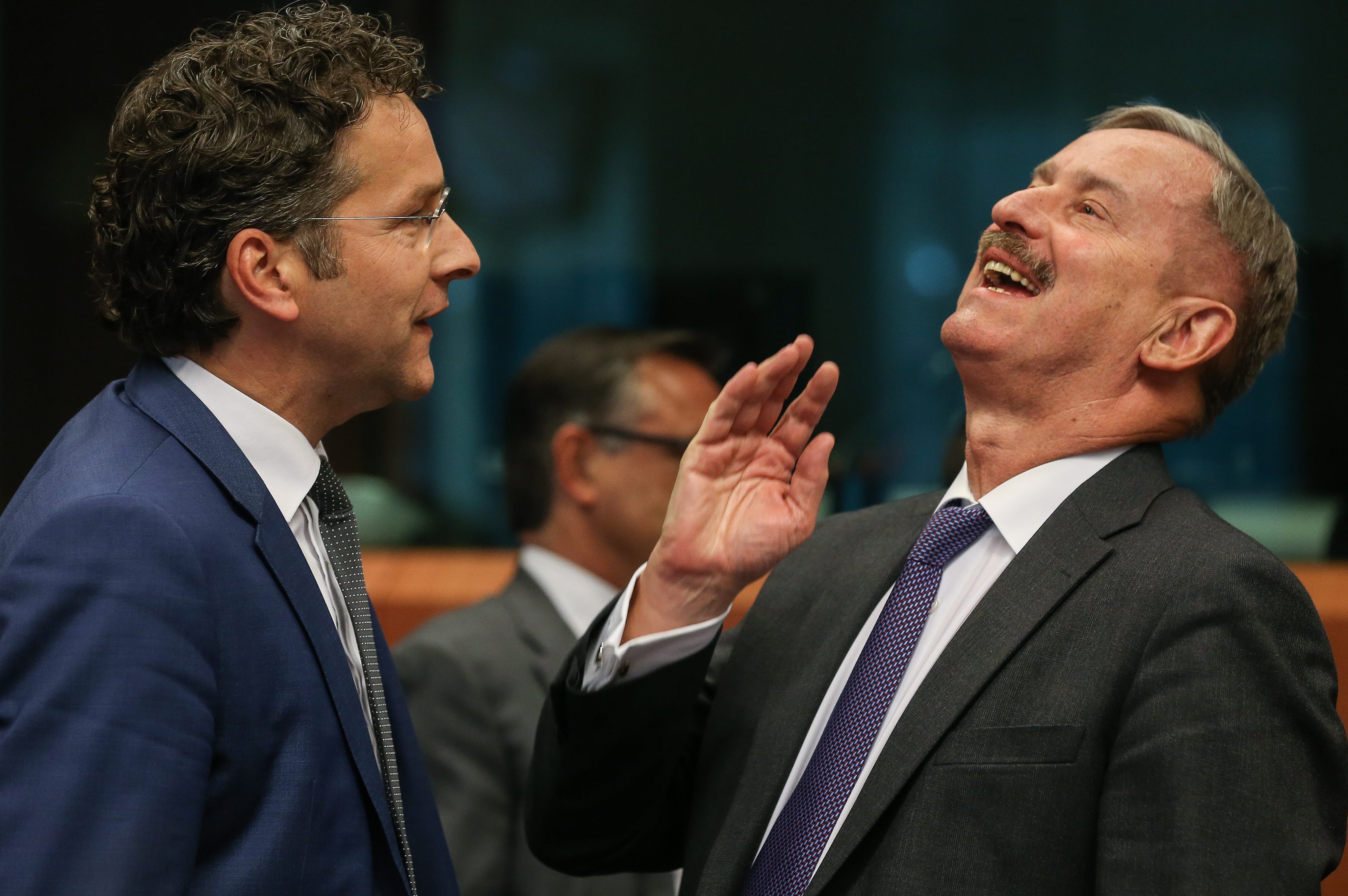 2014-05-05 15:09:14 epa04192269 Eurogroup President and Dutch Finance Minister Jeroen Dijsselbloem (L) and European Commissioner acting for Economic and Monetary Affairs Siim Kallas (R) chat at the start of Eurogroup Finance Ministers meeting at EU council headquarters, in Brussels, Belgium, 05 May 2014. EPA/JULIEN WARNAND