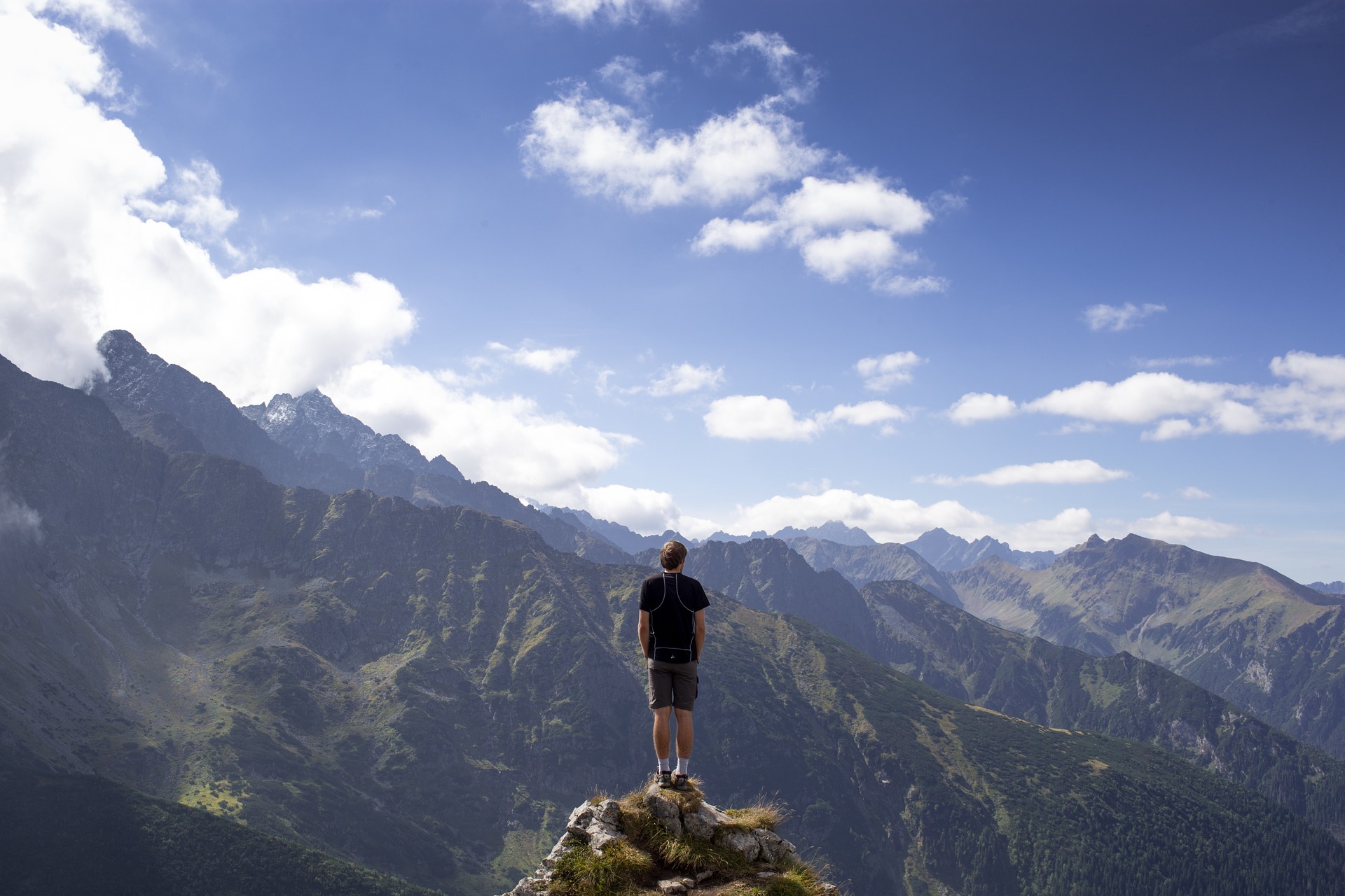 104 dingen die je wil doen voor je 30ste alleen zijn berg wandelen uitzicht
