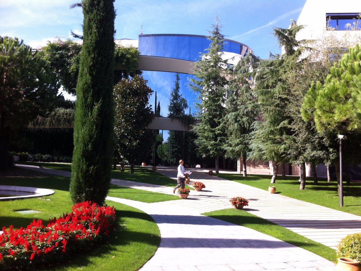 8-iese-business-school-the-school-is-attached-to-the-university-of-navarra