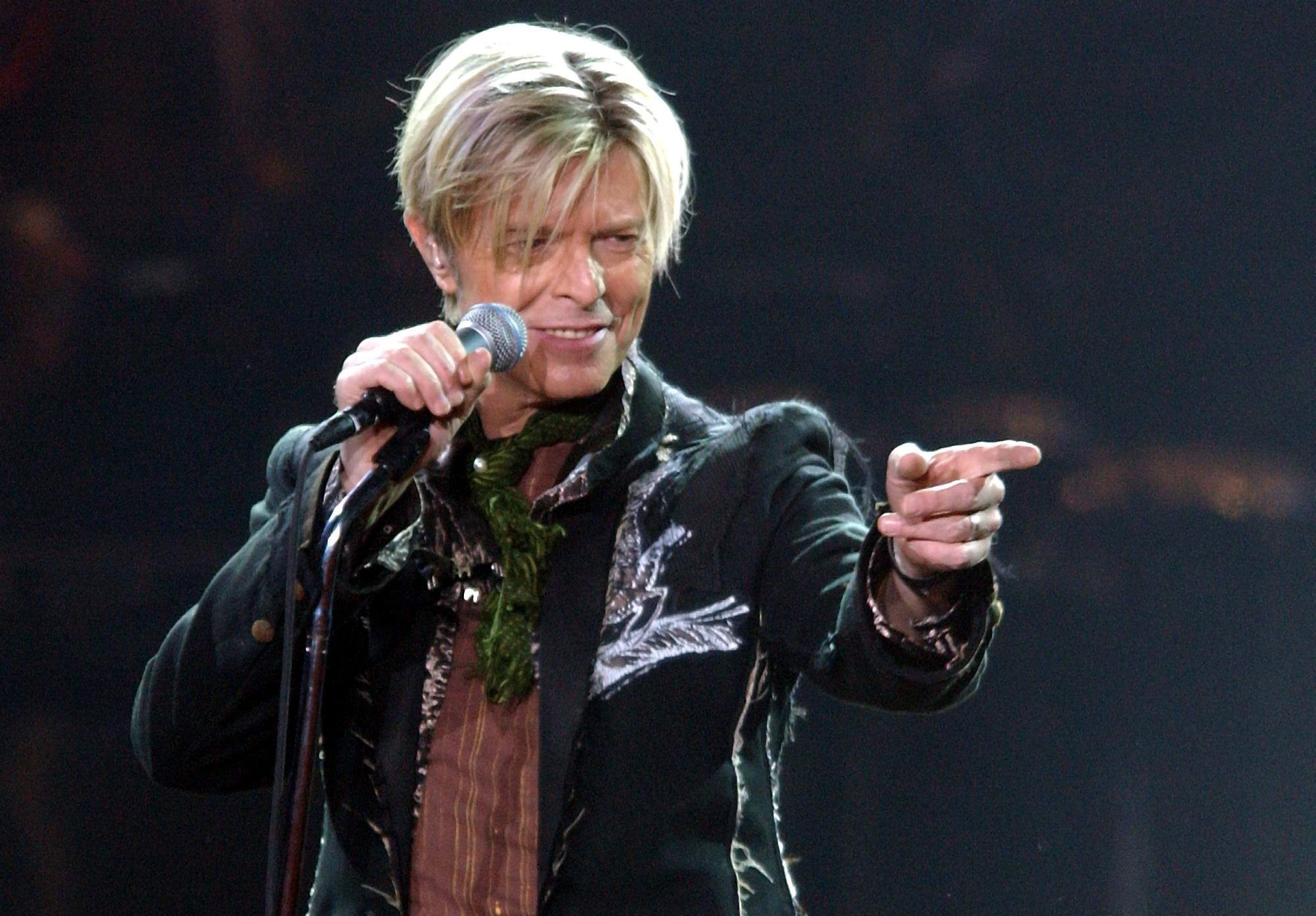 2003-10-16 00:00:00 epa05096696 (FILE) A file photograph showing British rock legend David Bowie perfoming on stage during his concert in Hamburg, Germany, 16 October 2003. According to reports quoting David Bowie's son and his official Facebook page, Bowie, 69, has died on 11 January 2016 after a battle with cancer. 'David Bowie died peacefully on 11 January 2016 surrounded by his family after a courageous 18 month battle with cancer. While many of you will share in this loss, we ask that you respect the family's privacy during their time of grief,' read a statement posted on the artist's official social media accounts. EPA/MAURIZIO GAMBARINI