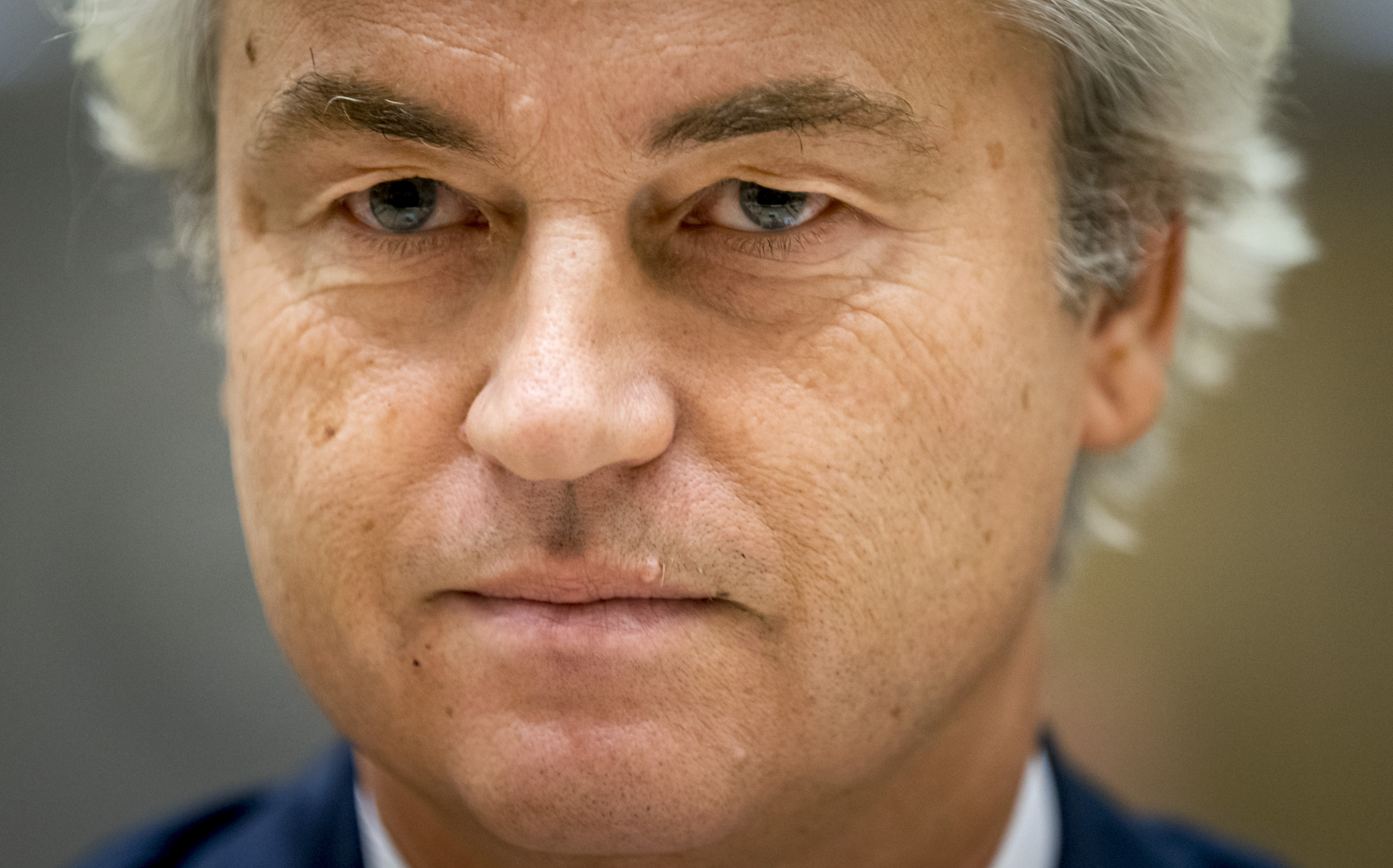 2016-11-23 14:19:33 SCHIPHOL - Geert Wilders in de rechtbank op Schiphol in de zaak rond de minder Marokkanen-uitspraken van de PVV-leider. Wilders maakt gebruik van zijn recht op het laatste woord in het proces. ANP REMKO DE WAAL