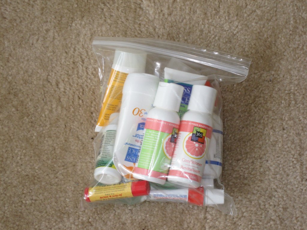 resealable-plastic-travel-bags