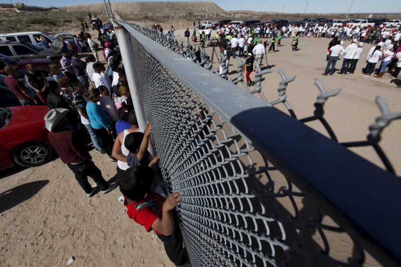 Ciudad Juarez Mexico El Paso Texas migrants immigrants border fence mass