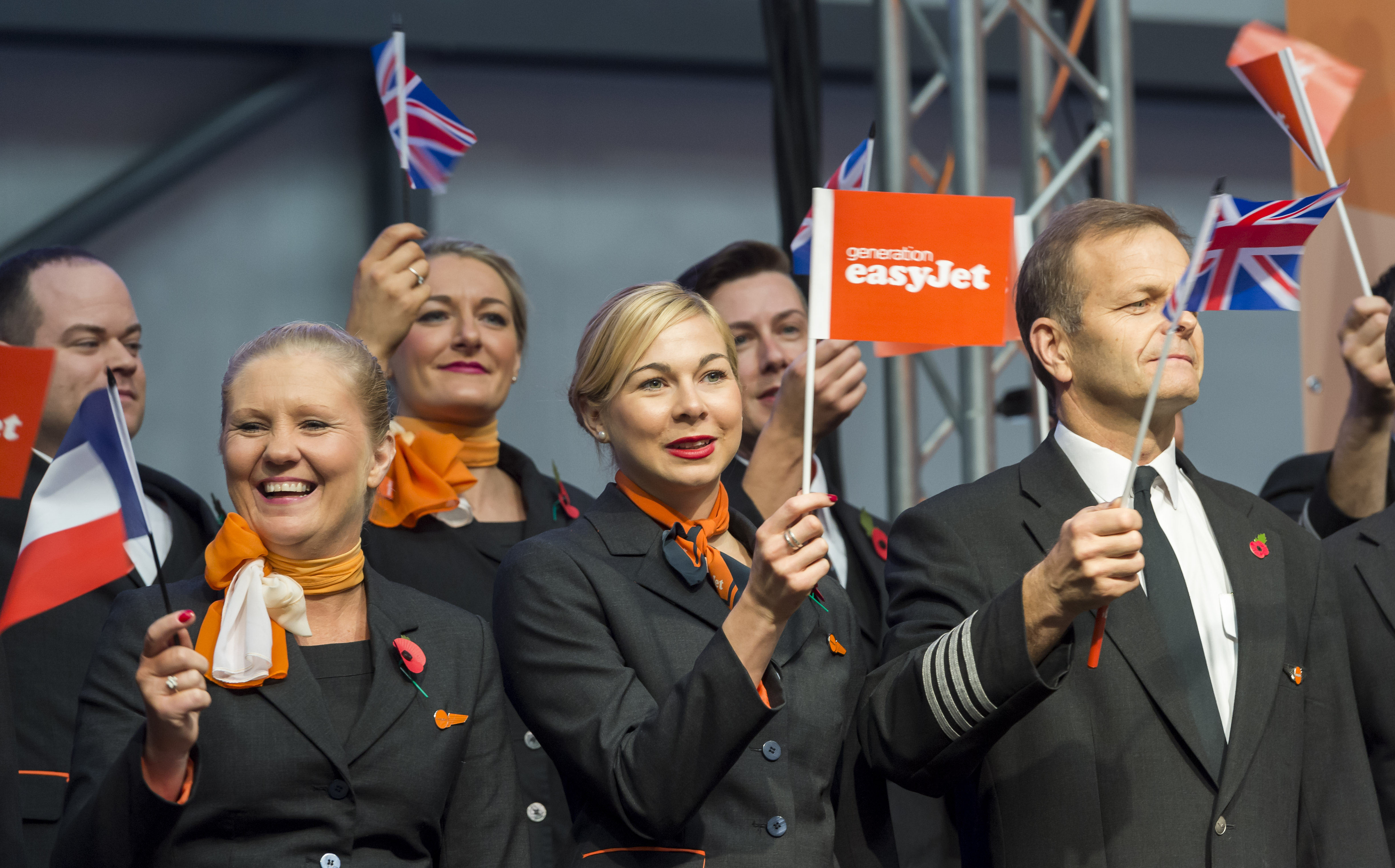 2015-11-10 11:11:27 LONDEN - De viering van het twintig jarig bestaan van luchtvaartmaatschappij easyJet in Hangar89 op Londen Luton. ANP LEX VAN LIESHOUT