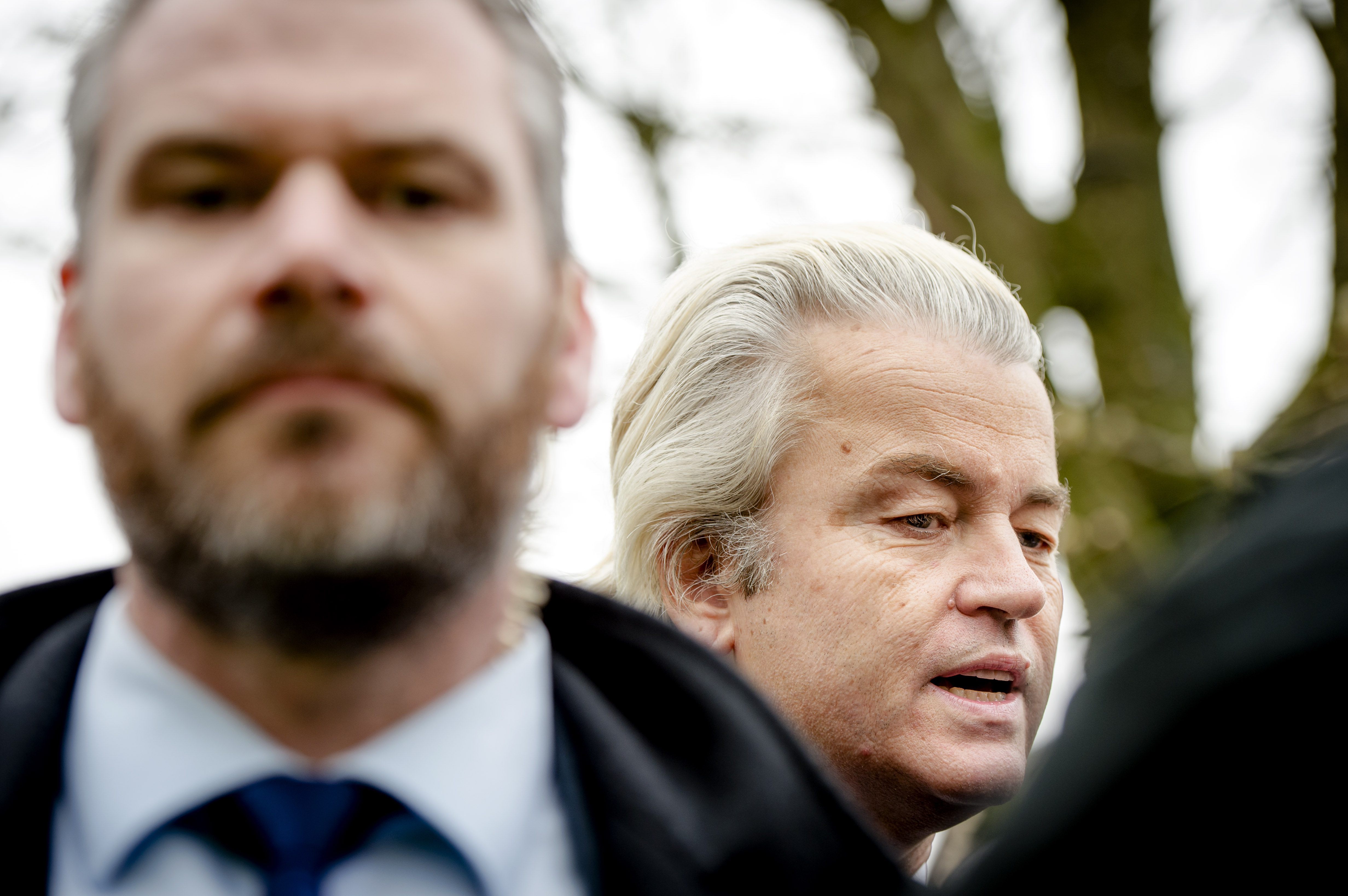 2016-04-05 12:17:14 PURMEREND - PVV-leider Geert Wilders bezoekt Purmerend om te flyeren tegen het associatieverdrag tussen de EU en Oekraine. ANP ROBIN VAN LONKHUIJSEN