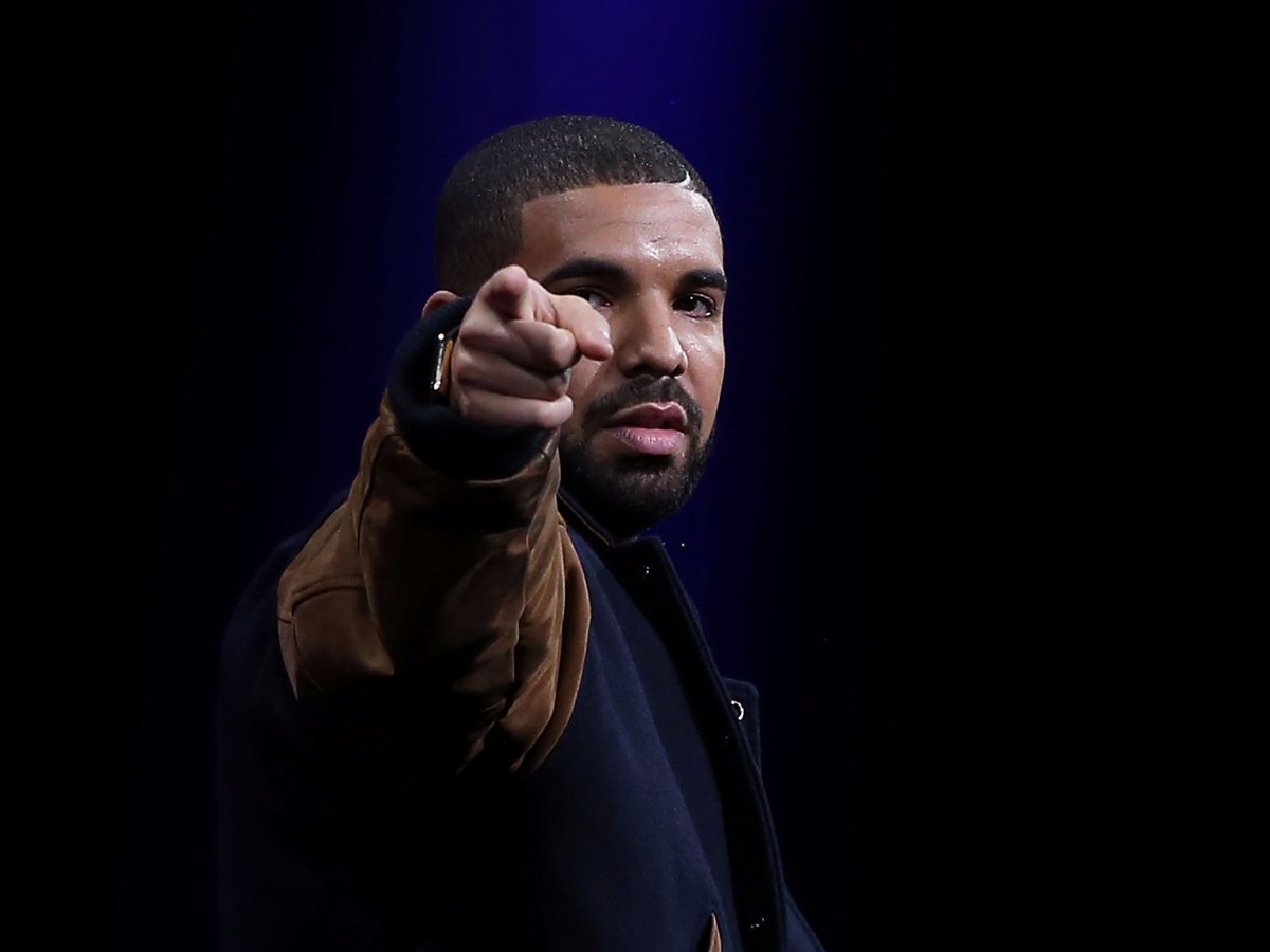 drake-recently-inked-a-deal-with-apple-music-to-host-a-biweekly-radio-show