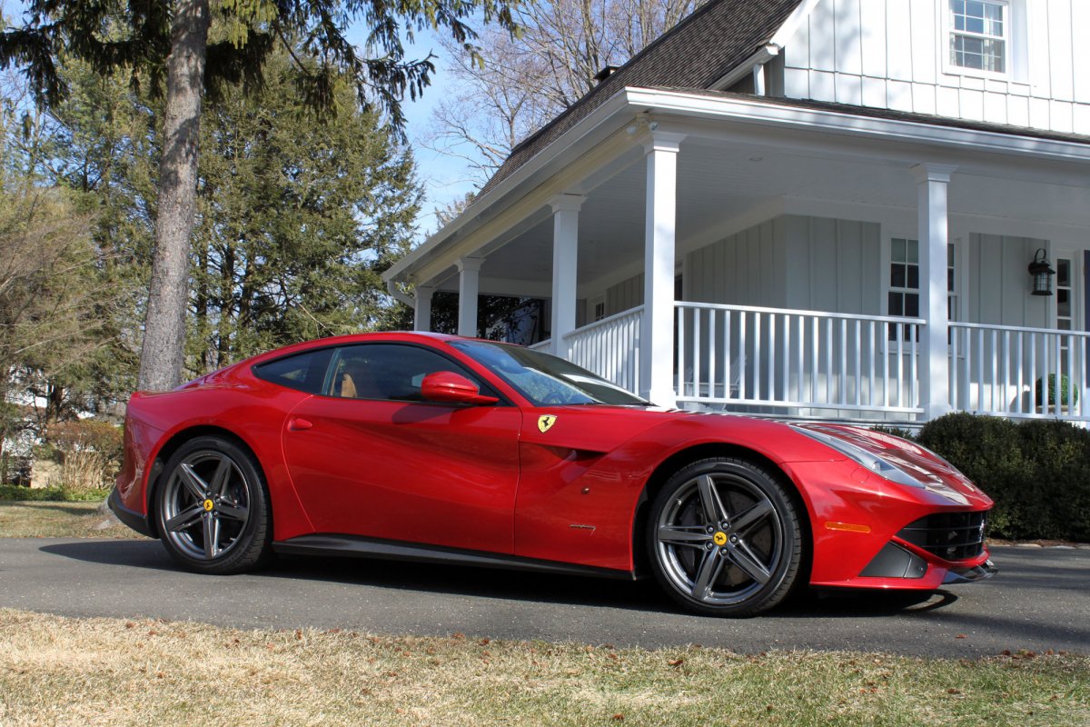 ferrari the-f12-berlinetta-now-stepping-aside-so-that-we-can-enjoy-