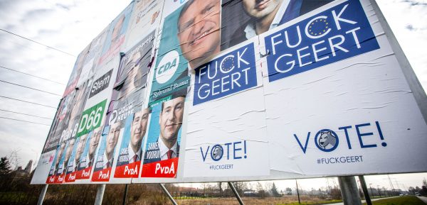 Een verkiezingsposter van de PVV is overplakt met flyers met de tekst Fuck Geert. Foto: ANP