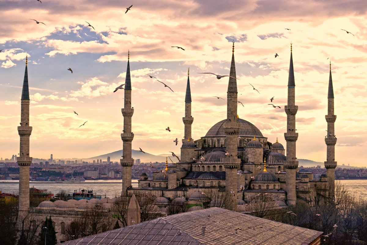 perhaps-the-only-house-of-worship-that-can-match-its-grandeur-is-the-blue-mosque-in-istanbul
