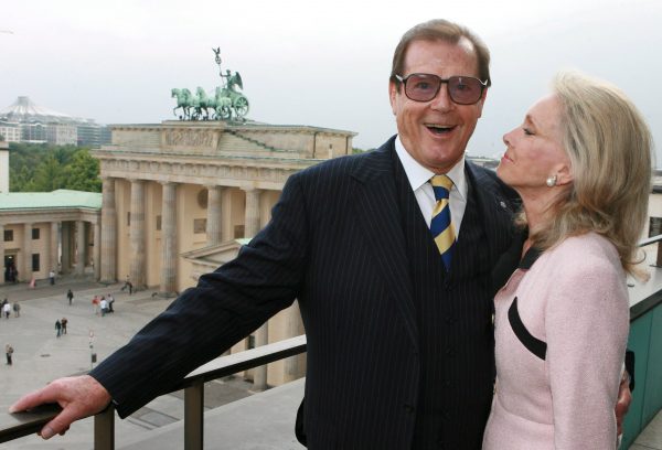 Roger Moore en Kristina in Berlijn. Foto: EPA