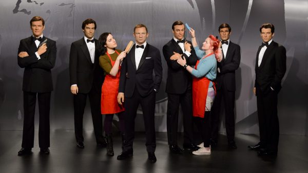 De Londense locatie van Madame Tussaud's prepareert de wassenbeelden van alle acteurs die James Bond speelden. Foto: EPA