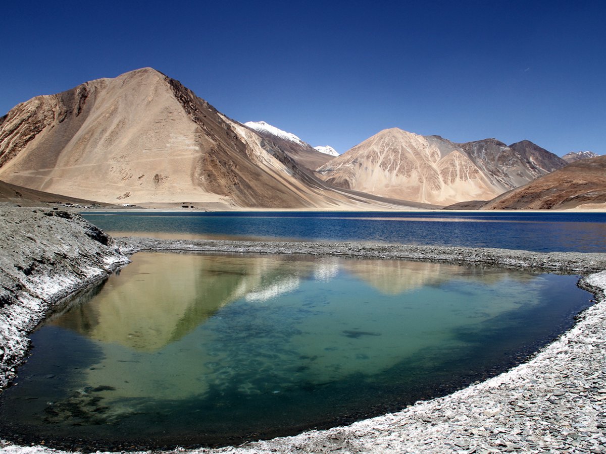 pangong-tso-is-a-lake-that-stretches-over-60-miles-from-india-to-china-making-it-one-of-the-largest-lakes