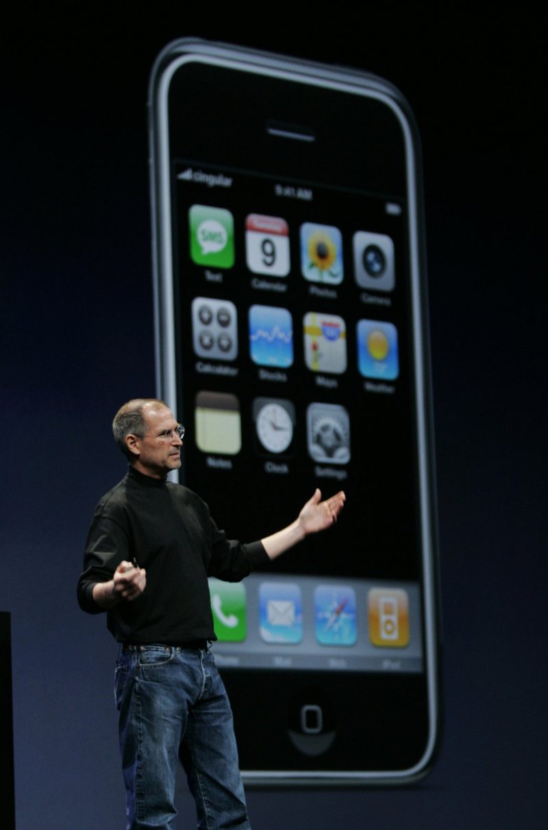 steve jobs iphone apple 2007