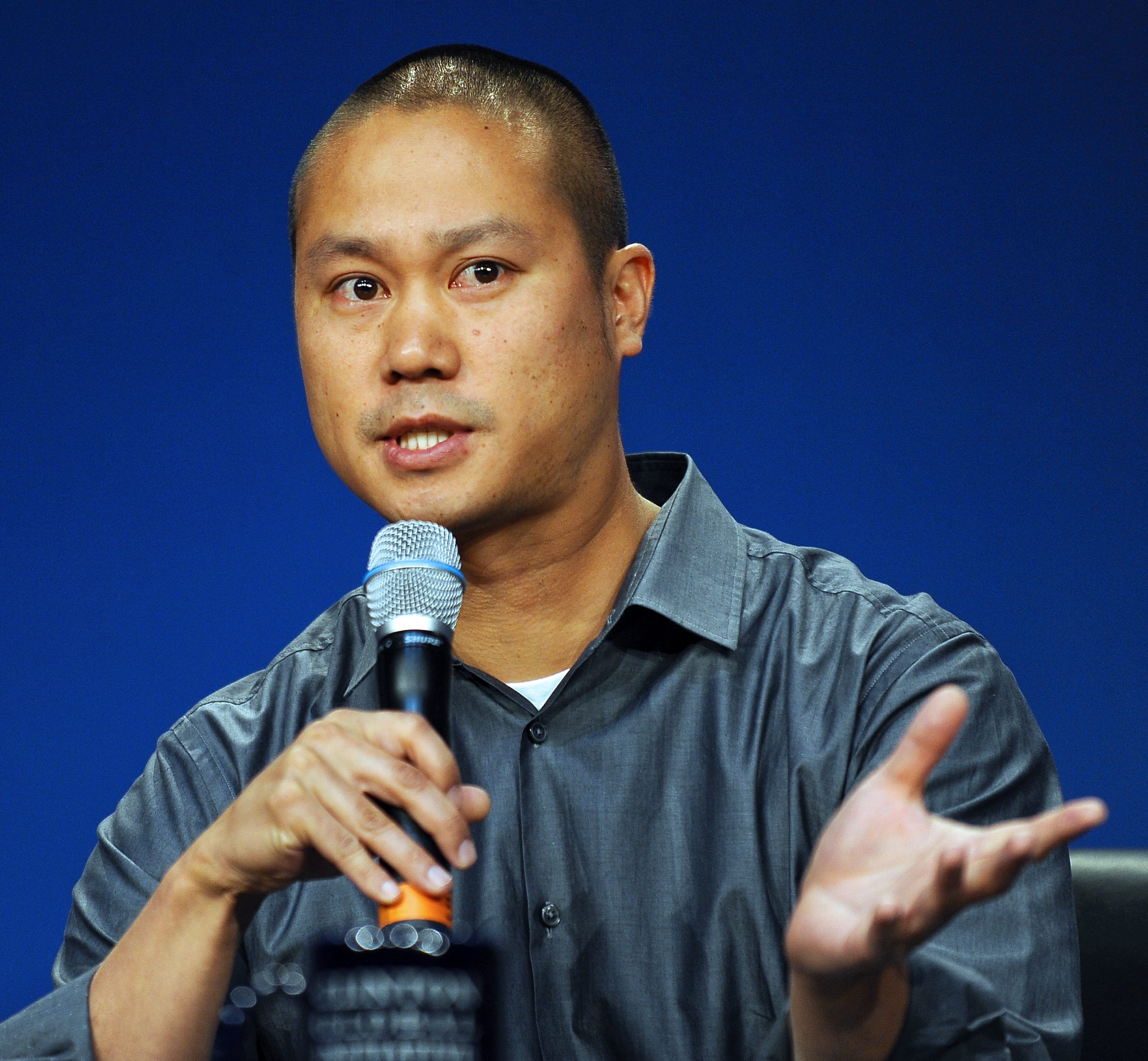 2011-06-30 09:31:22 epa02803191 Zappos.com CEO Tony Hsieh speaks during a panel discussion at the third plenary session of the Clinton Global Initiative's CGI America on examining programs that work to stimulate the economy in the US at the Sheraton Hotel in Chicago, Illinois, USA, 30 June 2011. CGI America brings together leaders from government and business to address current obstacles to economic growth in urban and rural areas. EPA/TANNEN MAURY