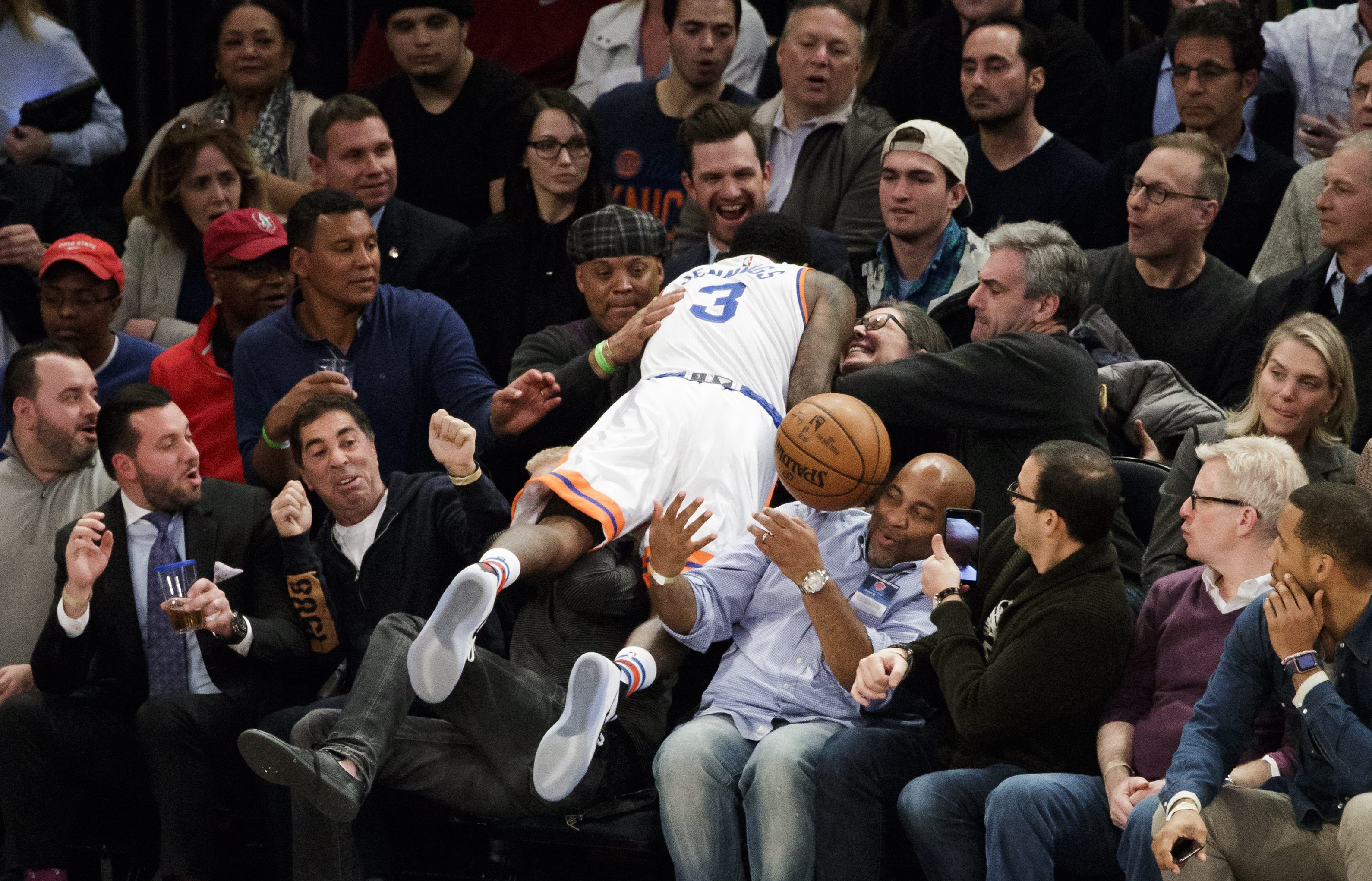2016-12-07 22:07:52 epa05664956 New York Knick guard Brandon Jennings (C) dives into the crowd for a loose ball during the first half of the NBA basketball game between the Cleveland Cavaliers and the New York Knicks at Madison Square Garden in New York, New York, USA, 07 December 2016. EPA/JUSTIN LANE