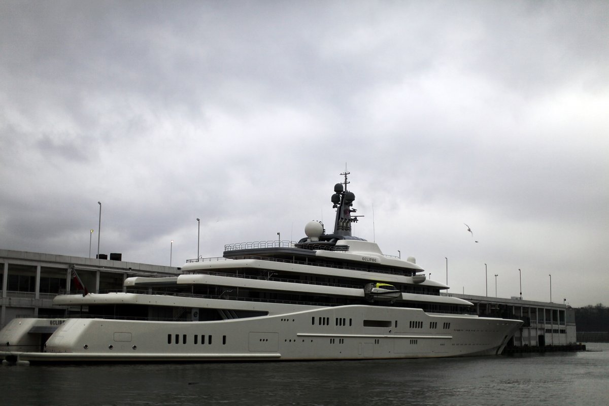 in-2010-abramovich-purchased-his-yacht-the-250-million-eclipse