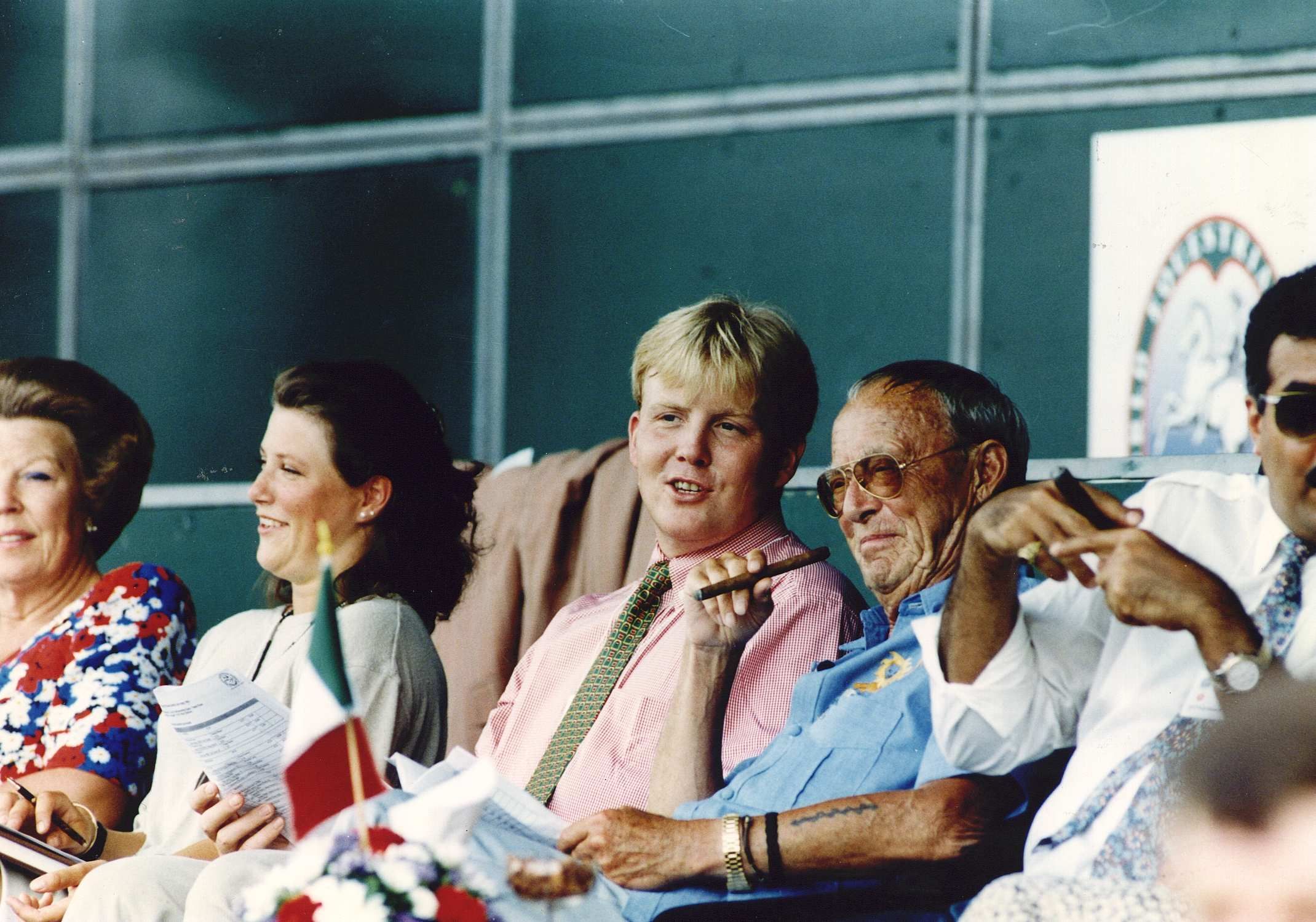 1994-08-04 12:00:00 Wereldruiterspelen. Koninklijke belangstelling voor de landenwedstrijd vlnr: koningin Beatrix, de Noorse prinses Martha Louise, prins Willem-Alexander en prins Bernhard.