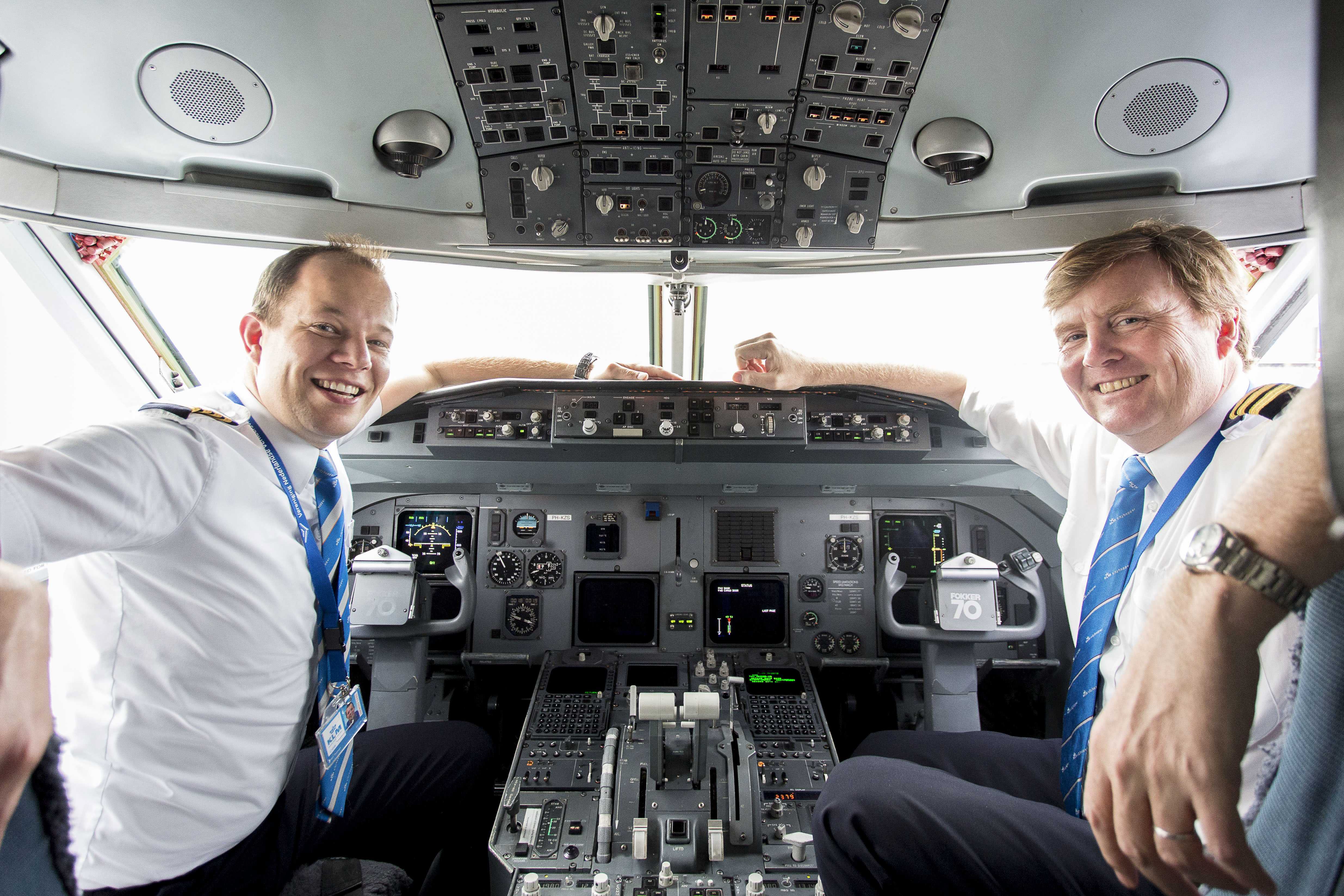 2017-05-16 13:00:00 epa05970375 A handout photo made available on 17 May 2017 by Dutch airline KLM shows King Willem-Alexander of The Netherlands (R) sitting next to pilot Maarten Putman (L) inside the cockpit of a KLM Cityhopper at Schipol Airport, Amsterdam, Netherlands, 16 May 2017. The Dutch king has been flying passengers anonimously with Cityhopper's Fokker crafts as a co-pilot next to pilot Maarten Putman for years. As KLM will discontinue Fokker Cityhoppers, the king will retrain to fly Boeing 737 aircrafts in the future. EPA/NATASCHA LIBBERT HANDOUT HANDOUT EDITORIAL USE ONLY/NO SALES/NO ARCHIVES