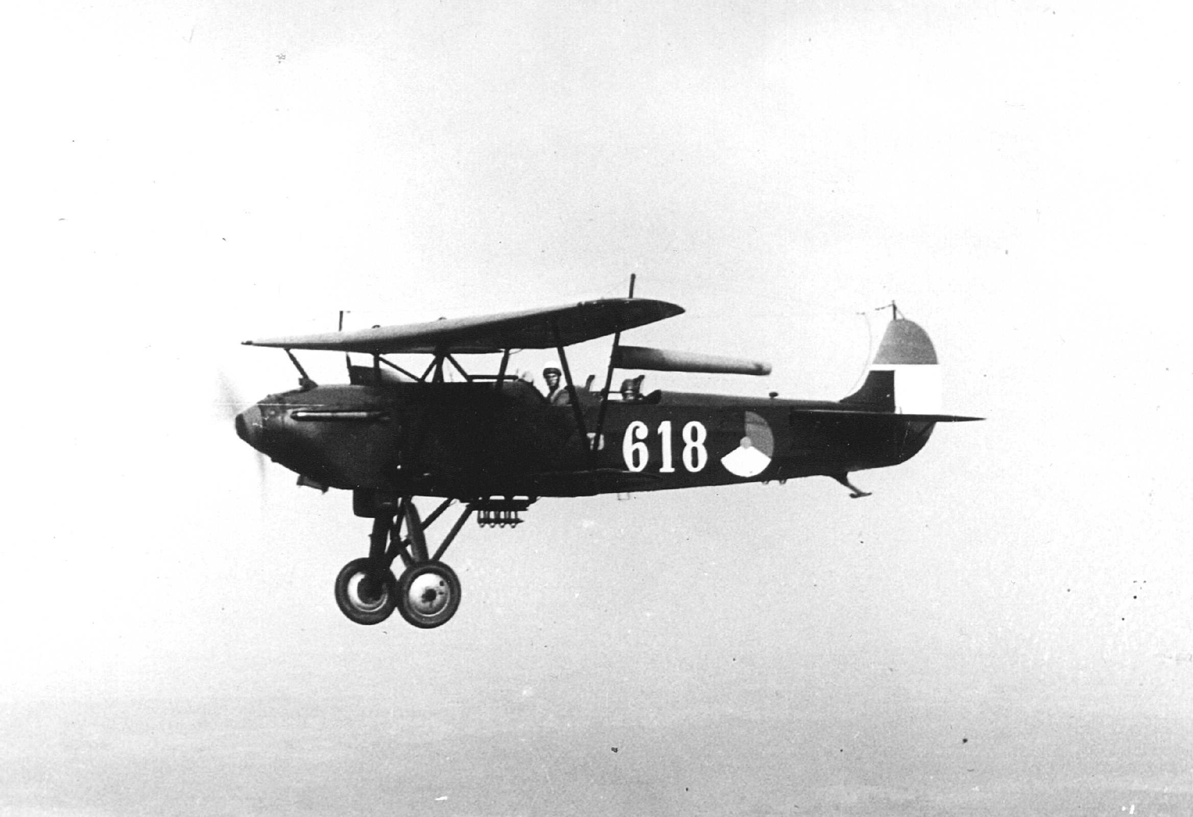 1926-01-01 12:00:00 De Fokker C-V kwam in 1926 in dienst bij de Luchtvaartafdeling als verkenner/lichte bommenwerper. In de meidagen van 1940 werd de C-V nog regelmatig ingezet voor aanvallen met lichte bommen en tactische verkenningen.