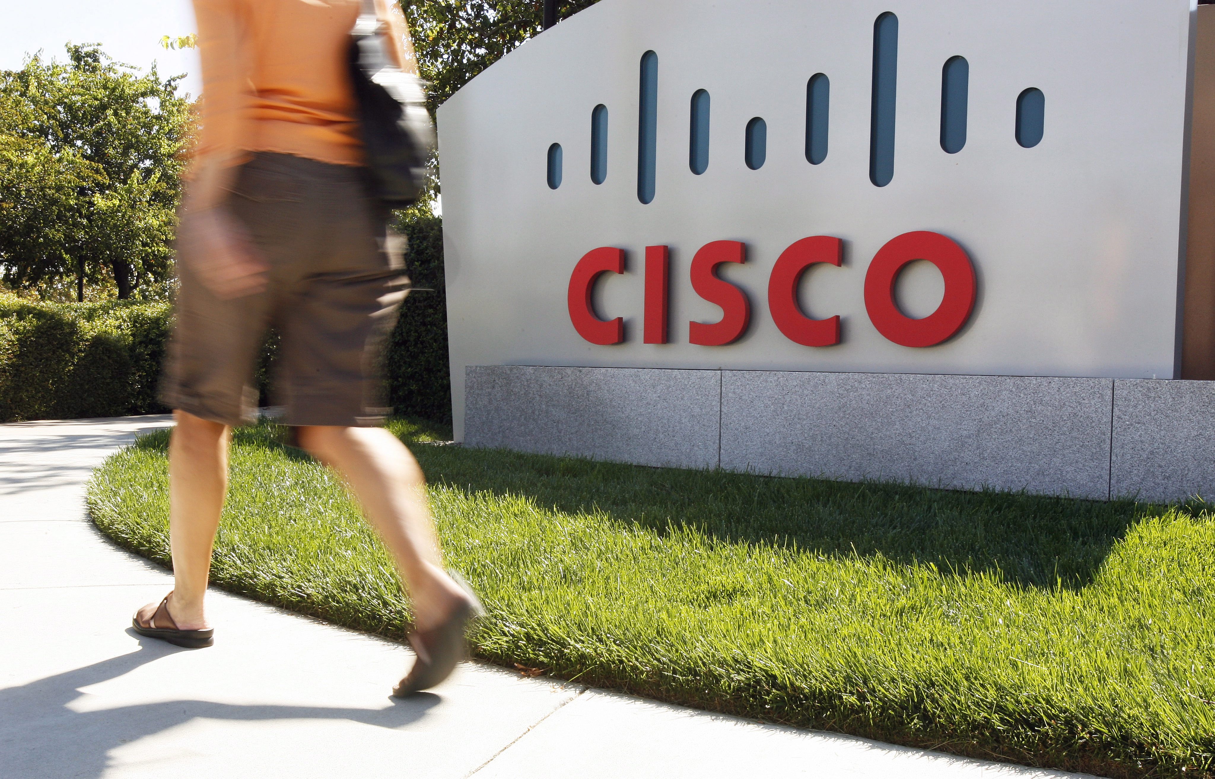 2010-09-29 13:58:16 epa02830888 (FILE) A file picture dated 29 September 2010 shows a sign at the Cisco Systems Inc., headquarters in San Jose, California, USA. Cisco Systems Inc, the maker of networking gear, announced on 18 July 2011 plans to cut about 6,500 workers to help trim 1.3 billion US dollars in annual costs. EPA/MONICA M. DAVEY
