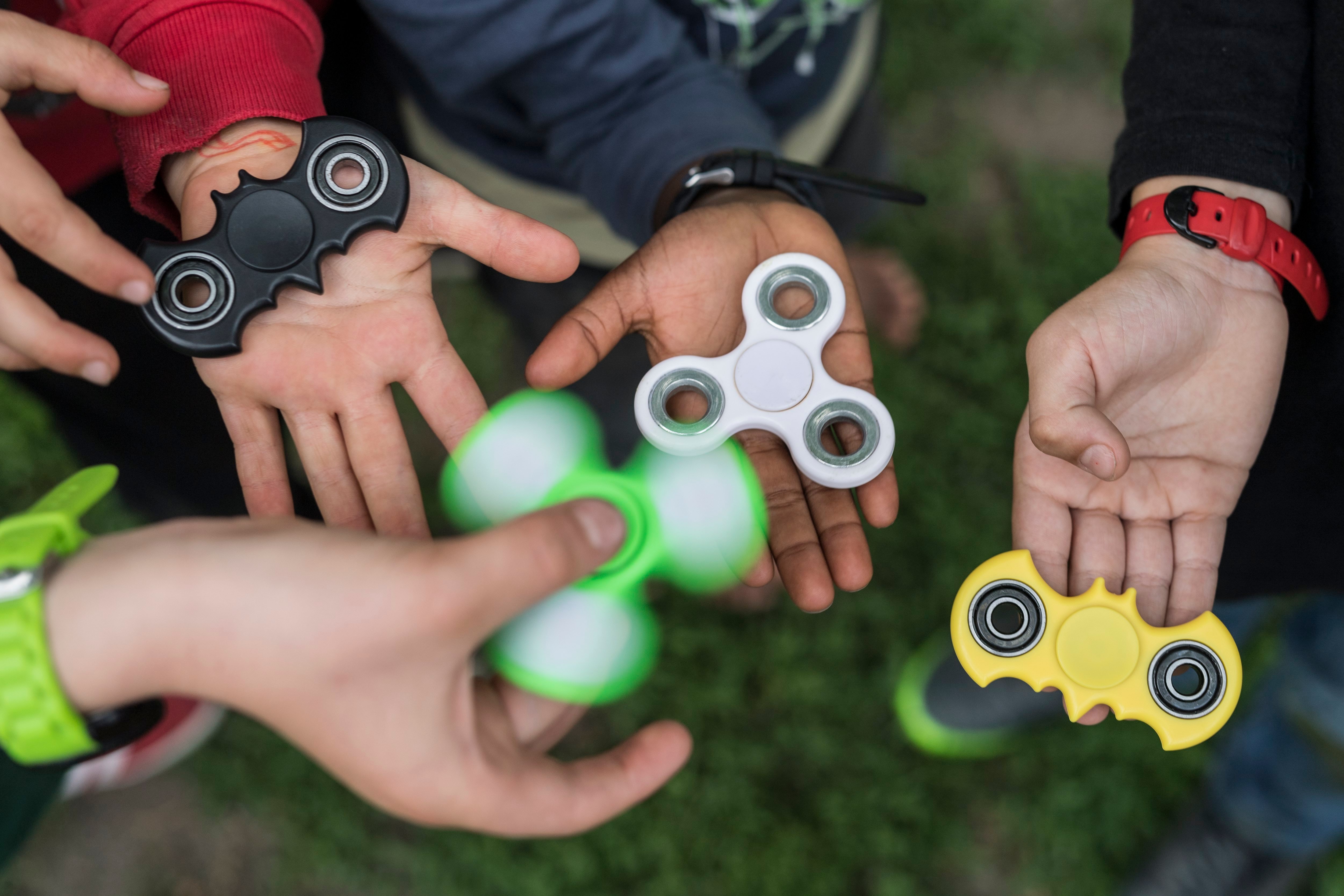 2017-05-18 20:51:01 epa05973566 A picture made available on 19 May 2017 shows children playing with the newest trend toy, a hand gadget called the Fidget Spinner (or Finger Spinner), at a school in Bern, 18 May 2017. The Fidget Spinner, a toy designed to help children with learning difficulties to relieve stress, is getting more popular around the world. EPA/ALESSANDRO DELLA VALLE
