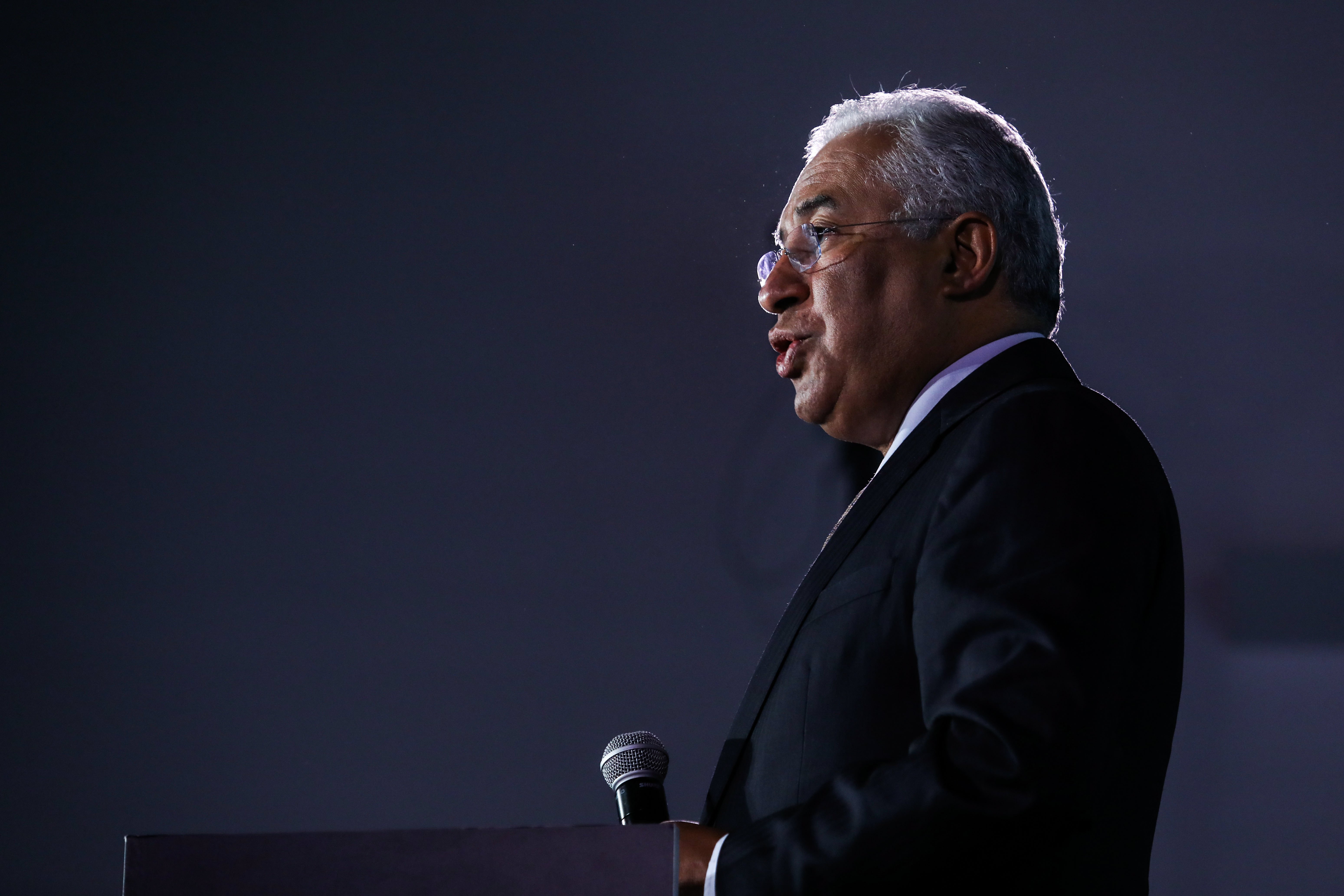 2017-11-06 10:13:53 epa06311343 Portugal's Prime Minister Antonio Costa talks during the Venture Summit at the Web Summit 2017 at Convento do Beato in Lisbon, Portugal, 06 November 2017. Web Summit is hosted in Lisbon from 06 to 09 November.  EPA/MIGUEL A. LOPES