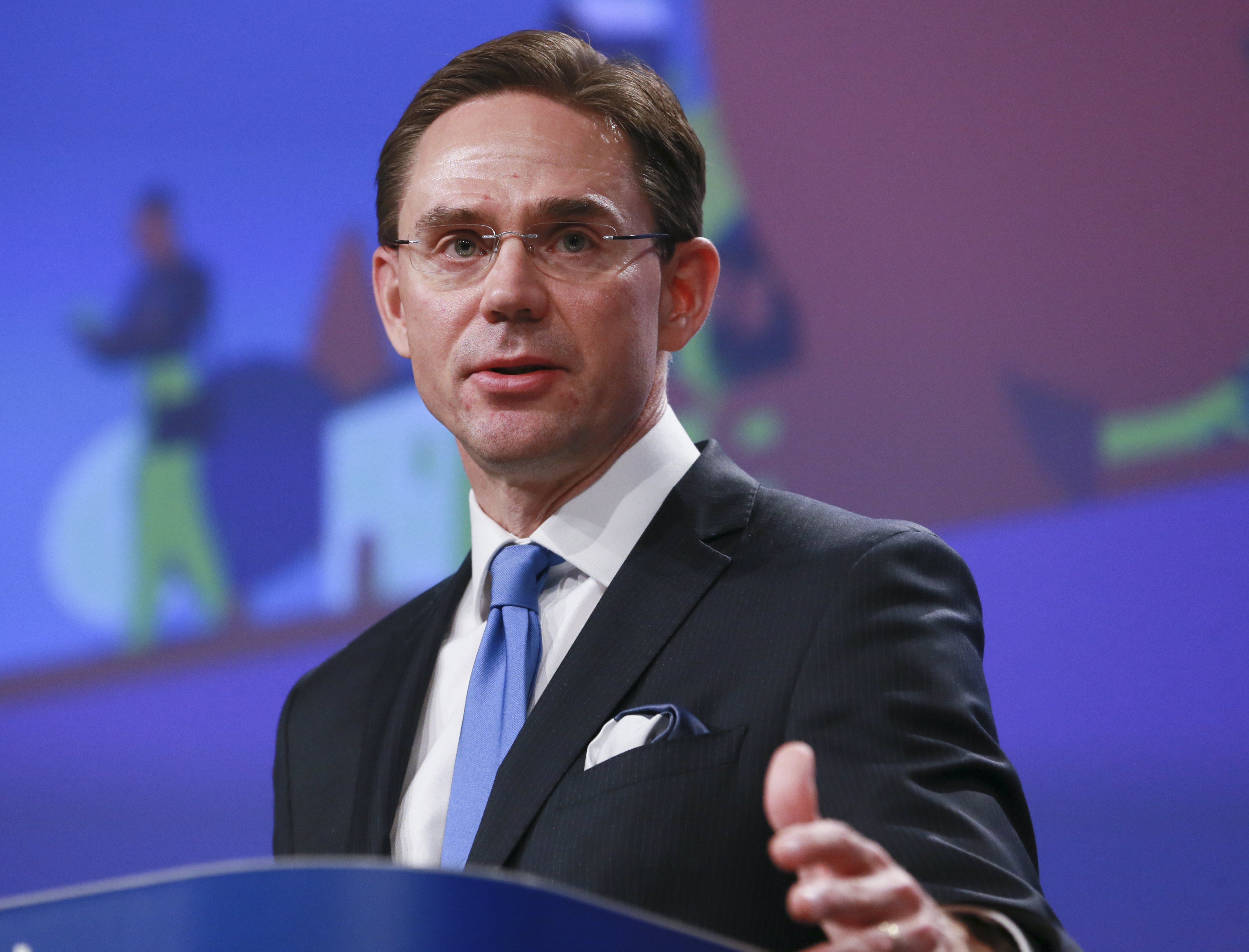 2017-11-29 08:16:42 epa06357264 European commissioner in charge of jobs, growth, investment and competitiveness Jyrki Katainen during a press conference on intellectual property in Brussels, Belgium, 29 November 2017. The Commission today presents measures to ensure that intellectual property rights (IPR) are well protected, thereby encouraging European companies to invest in innovation and creativity.  EPA/OLIVIER HOSLET