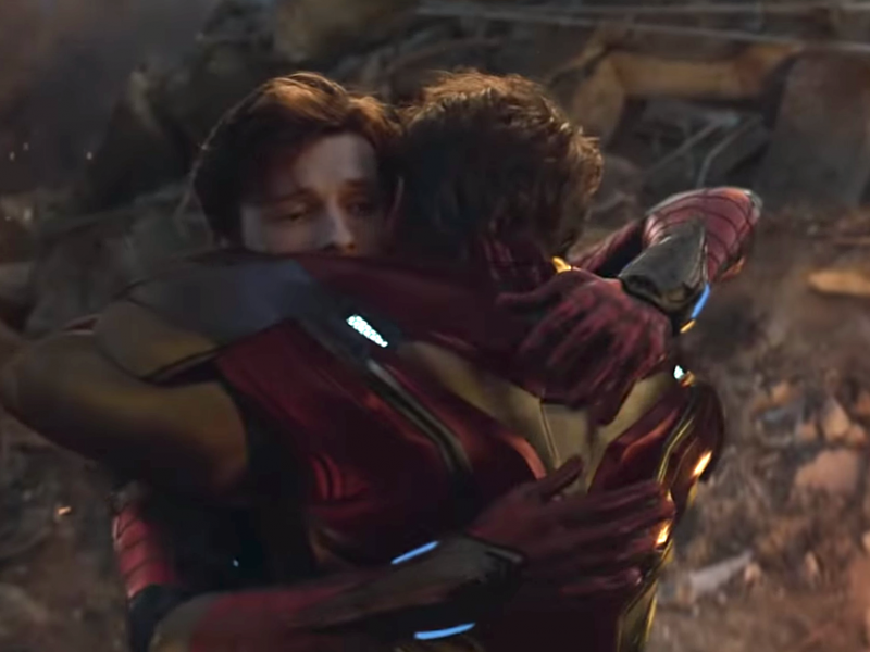 avengers endgame peter parker tony stark hug