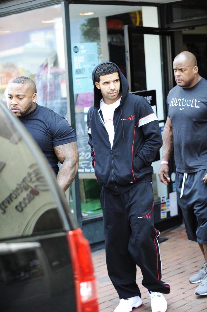 drake and bodyguards