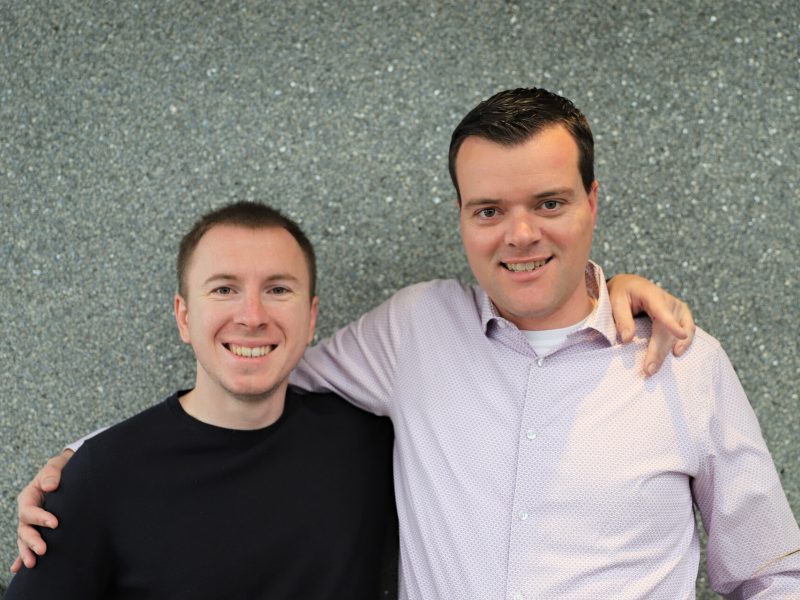 GitLab-oprichters Dmitriy Zaporozhets (links) en Sid Sijbrandij (rechts)
