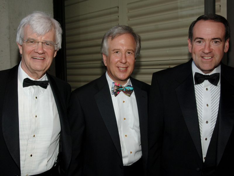 Al Hunt, Matthew Winkler, and Mike Huckabee at the 2007 White House Correspondents Dinner.