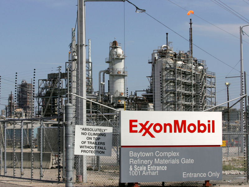 FILE PHOTO: A view of the Exxon Mobil refinery in Baytown, Texas September 15, 2008. REUTERS/Jessica Rinaldi/File Photo