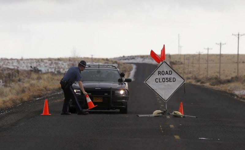 Oregon State Troopers pass through a roadblock near the headquarters of the Malheur National Wildlife Refuge outside Burns, Oregon January 30, 2016. REUTERS/Jim Urquhart 