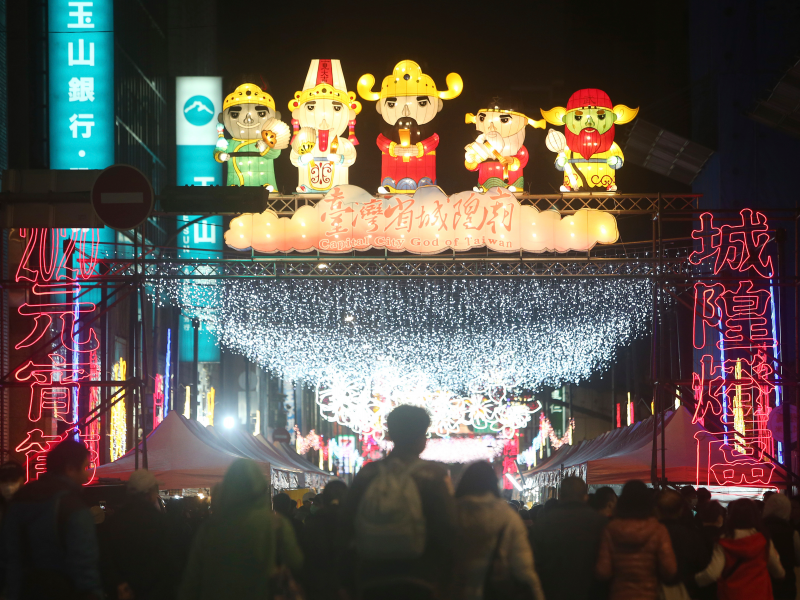 People in Taiwan wear protective face masks and gather to view lanterns on display for the Chinese lunar new year, 