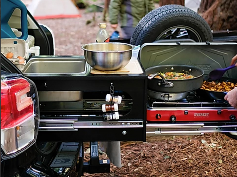 Nomad Kitchen: la cocina portátil para camperizar desde un Tesla Model X a  un Volvo V60