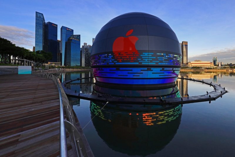 Apple Singapore floating store
