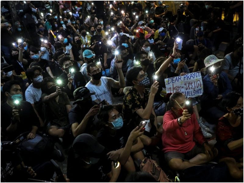 Thailand protests phone wands