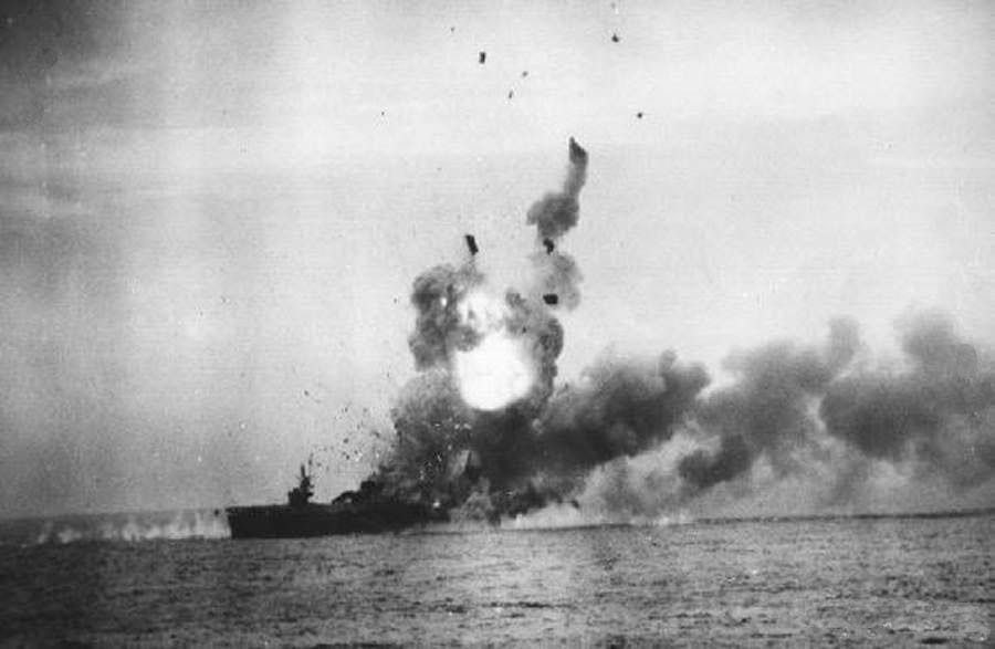 Navy carrier St Lo Kamikaze Leyte Gulf Philippines WWII