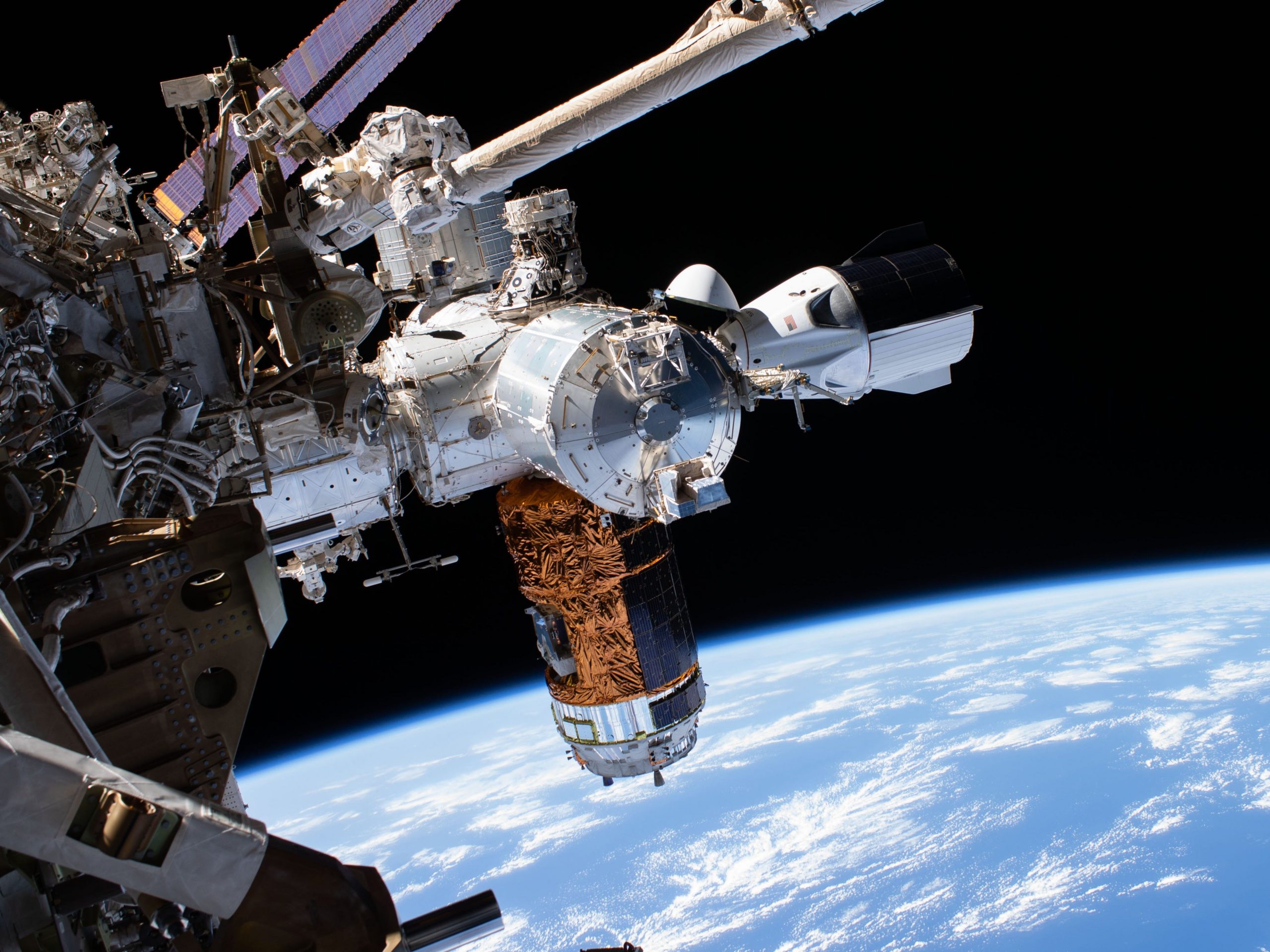 spacex crew dragon endeavour docked international space station iss july 1 2020 iss063e034054