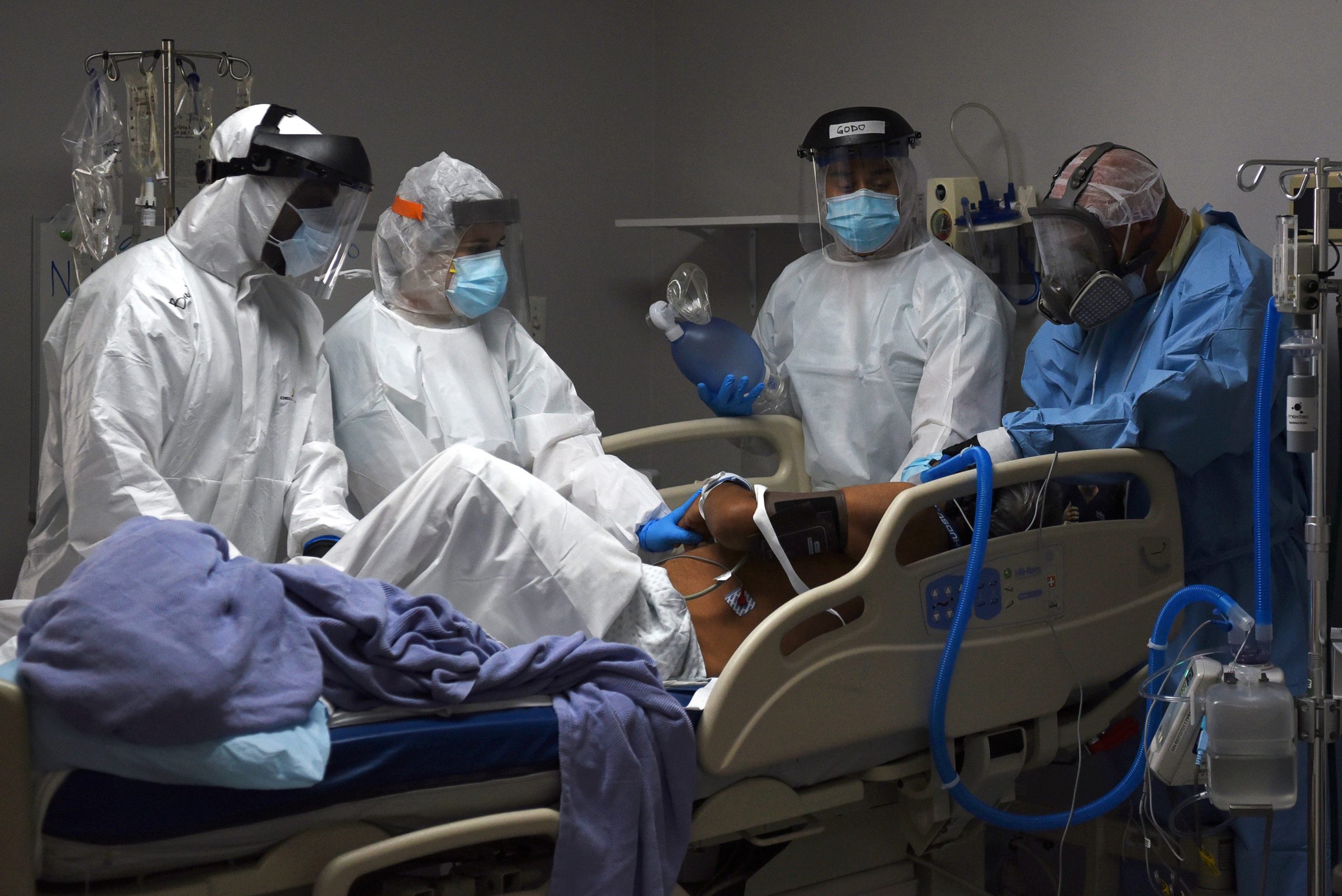 FILE PHOTO: Medical workers prepare to intubate a coronavirus disease (COVID-19) patient at the United Memorial Medical Center's coronavirus disease (COVID-19) intensive care unit in Houston, Texas, U.S., June 29, 2020. REUTERS/Callaghan O'Hare