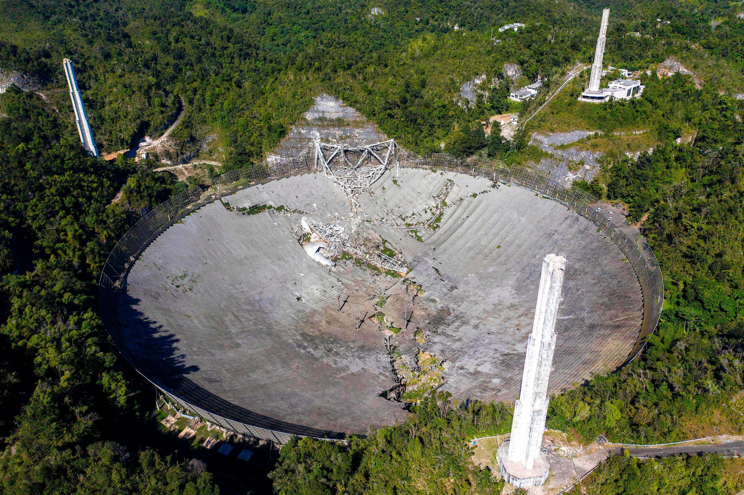 arecibo observatory damage radio telescope receiver platform