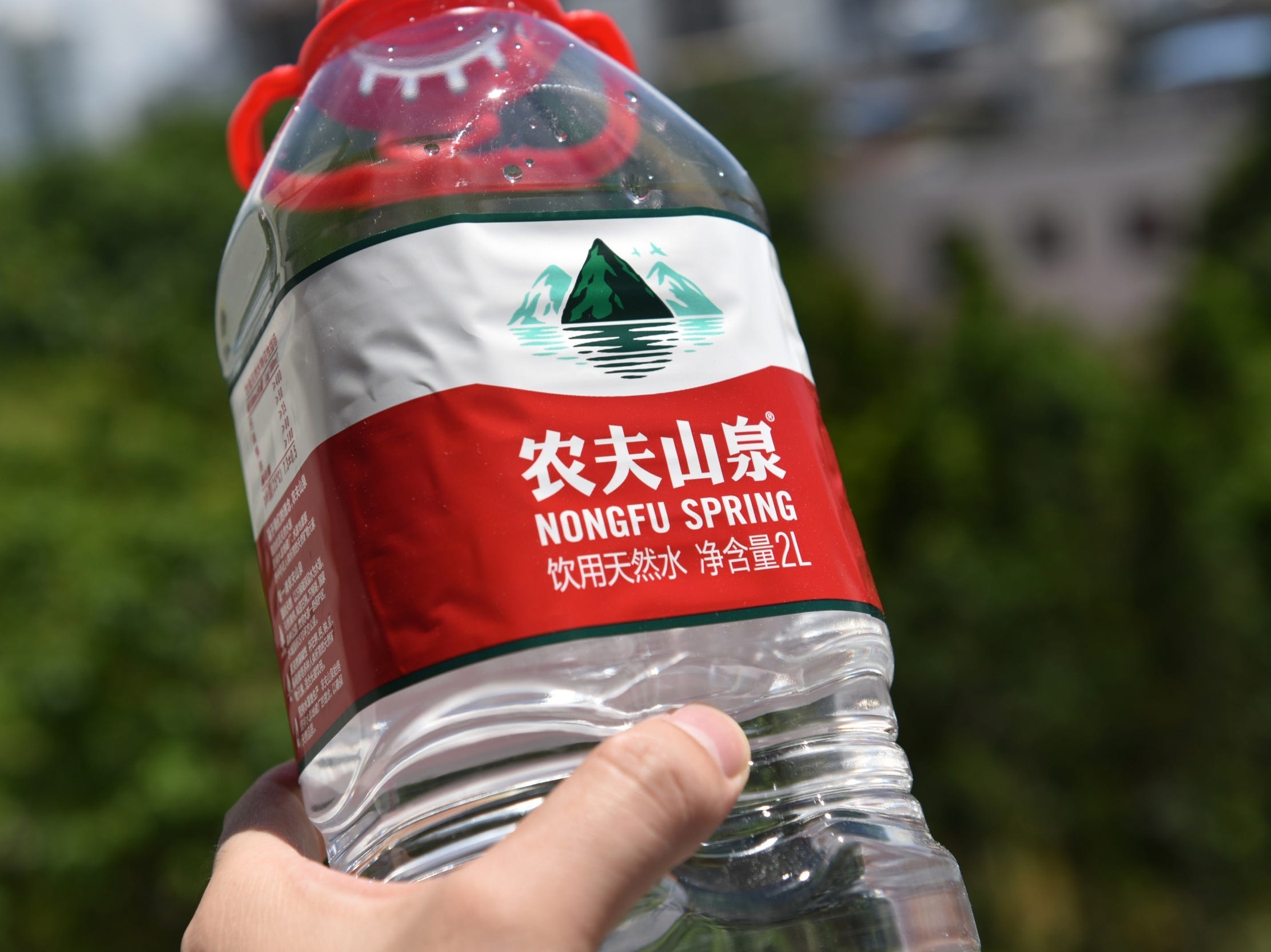 zhong shansan nongfu spring water bottle
