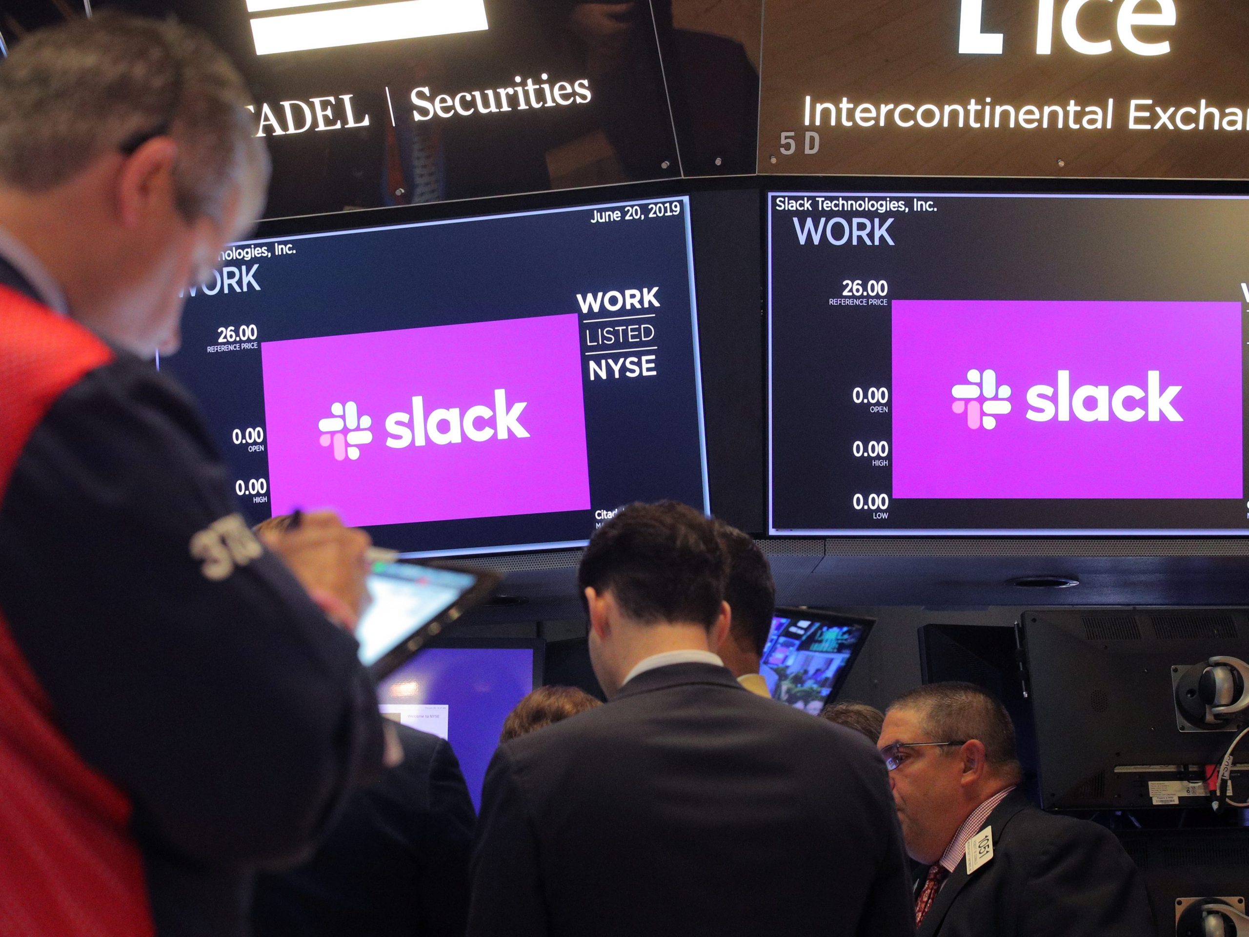 Traders work on the floor during the Slack Technologies Inc. IPO at the New York Stock Exchange (NYSE) in New York, U.S. June 20, 2019.  REUTERS/Brendan McDermid